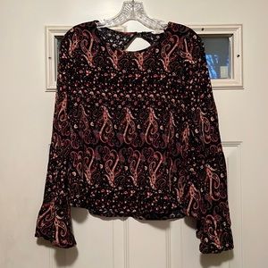 Bell-sleeved top (size M)